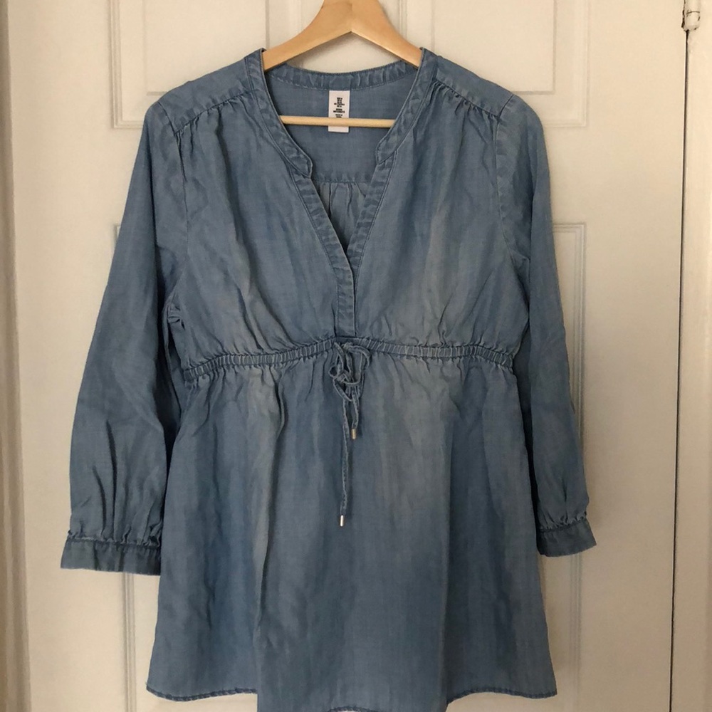Maternity chambray blouse size M